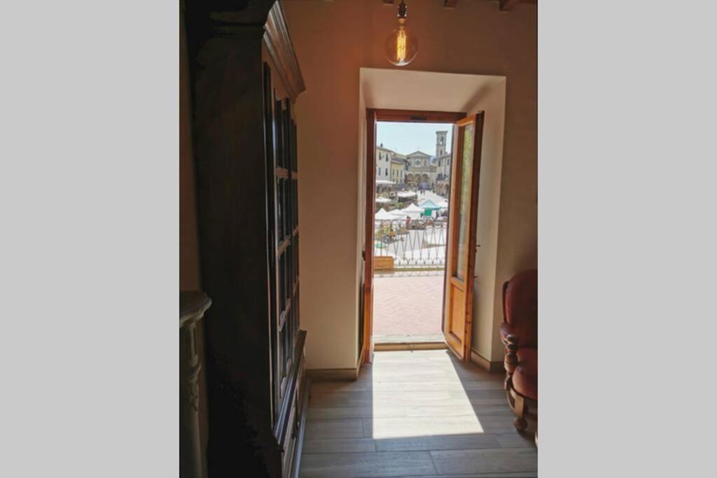 Ferienwohnung Casa Alda - Magica Vista Sulla Piazza Di Greve Greve in Chianti Exterior foto